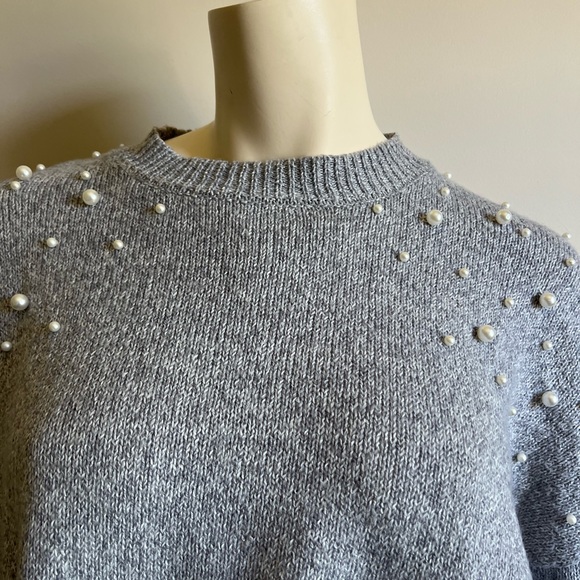 Gray sweater with pearls - Picture 2 of 5